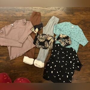 Old Navy size 10/12  Black Ghost Print Tee
6 pieces 12 sizes see the Pic